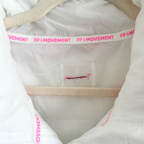 NWT Free People Movement In A Bubble Puffer Vest in White Size Small - Picture 8 of 13